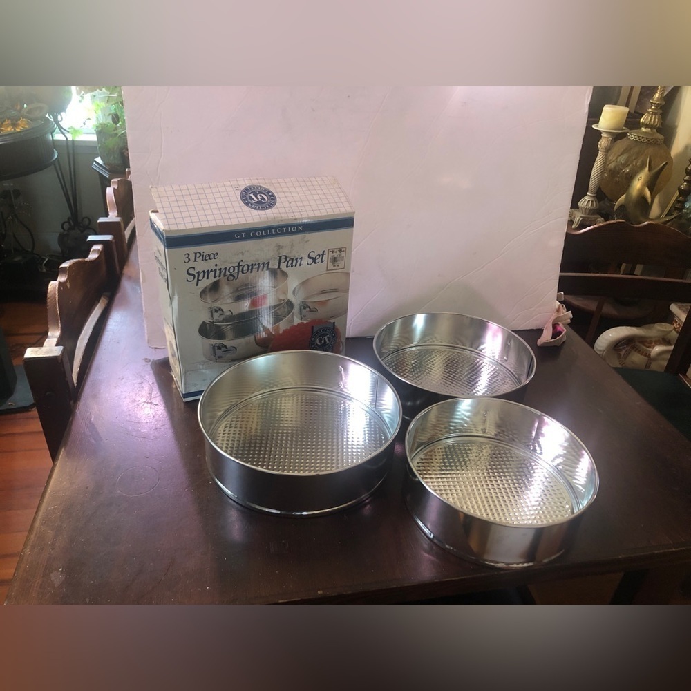 Springform Pan Set (3). NEW in Box.